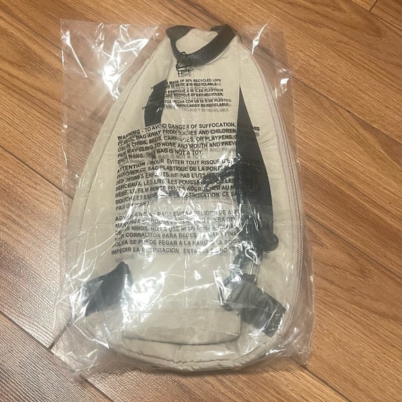 🆕 PUMA Myriad Sling Bag Crossbody Fannypack in Beige - Picture 10 of 14